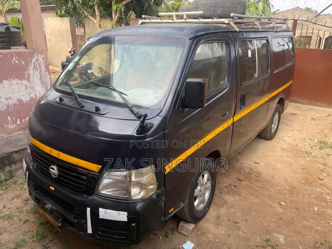 Nissan Caravan (Urvan) 2017 Black