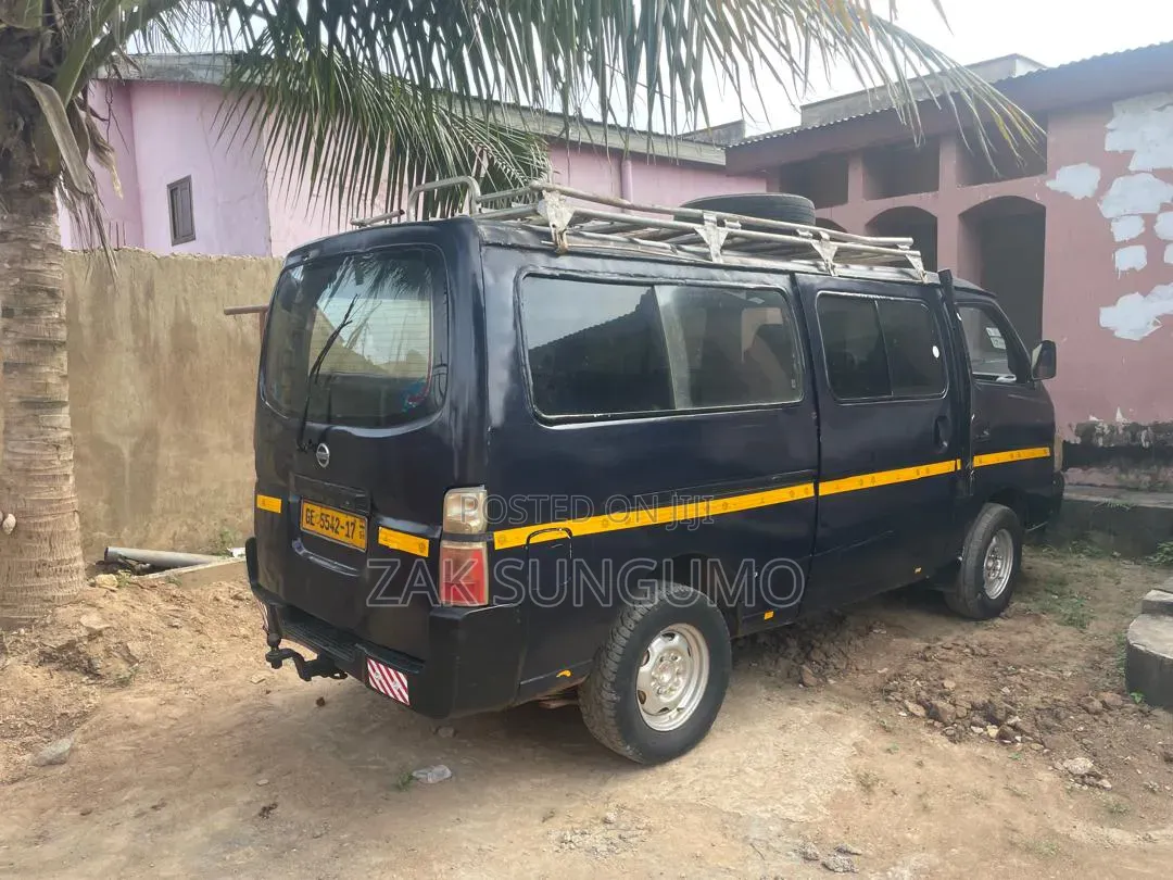 Nissan Caravan (Urvan) 2017 Black