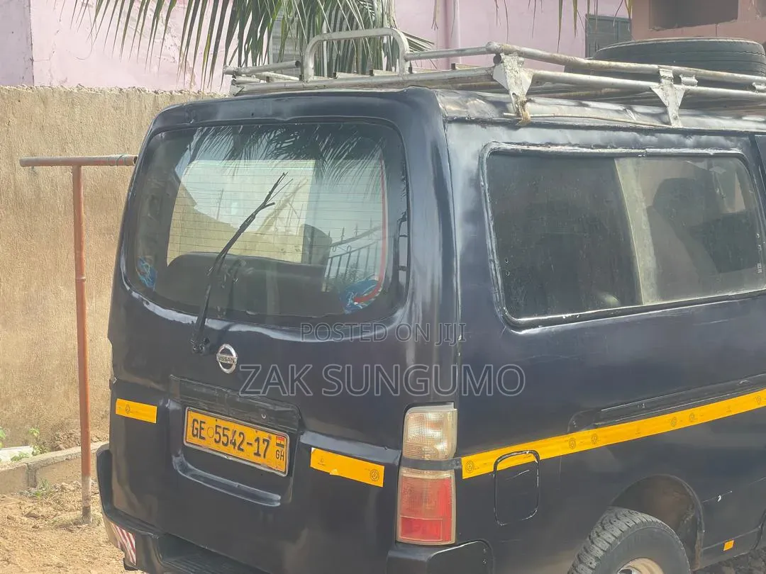 Nissan Caravan (Urvan) 2017 Black
