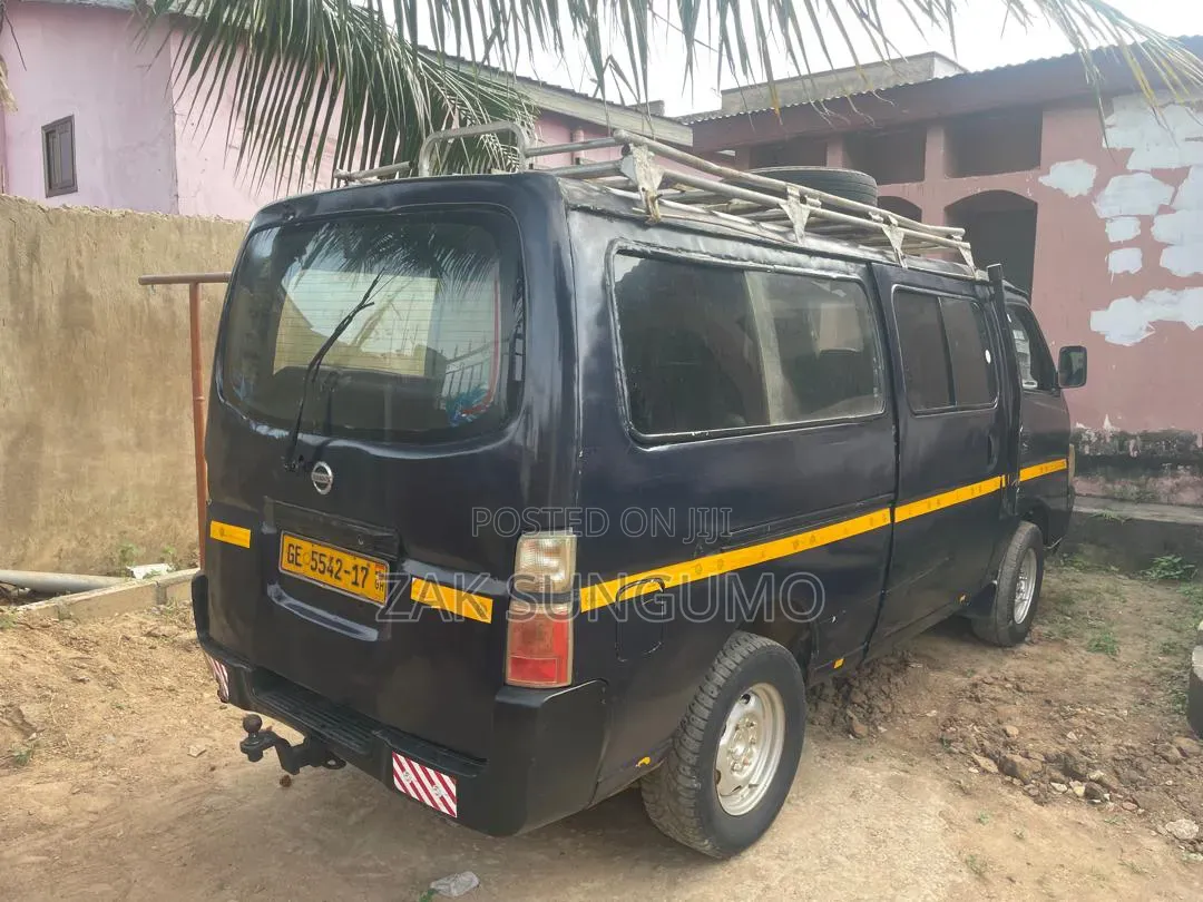Nissan Caravan (Urvan) 2017 Black