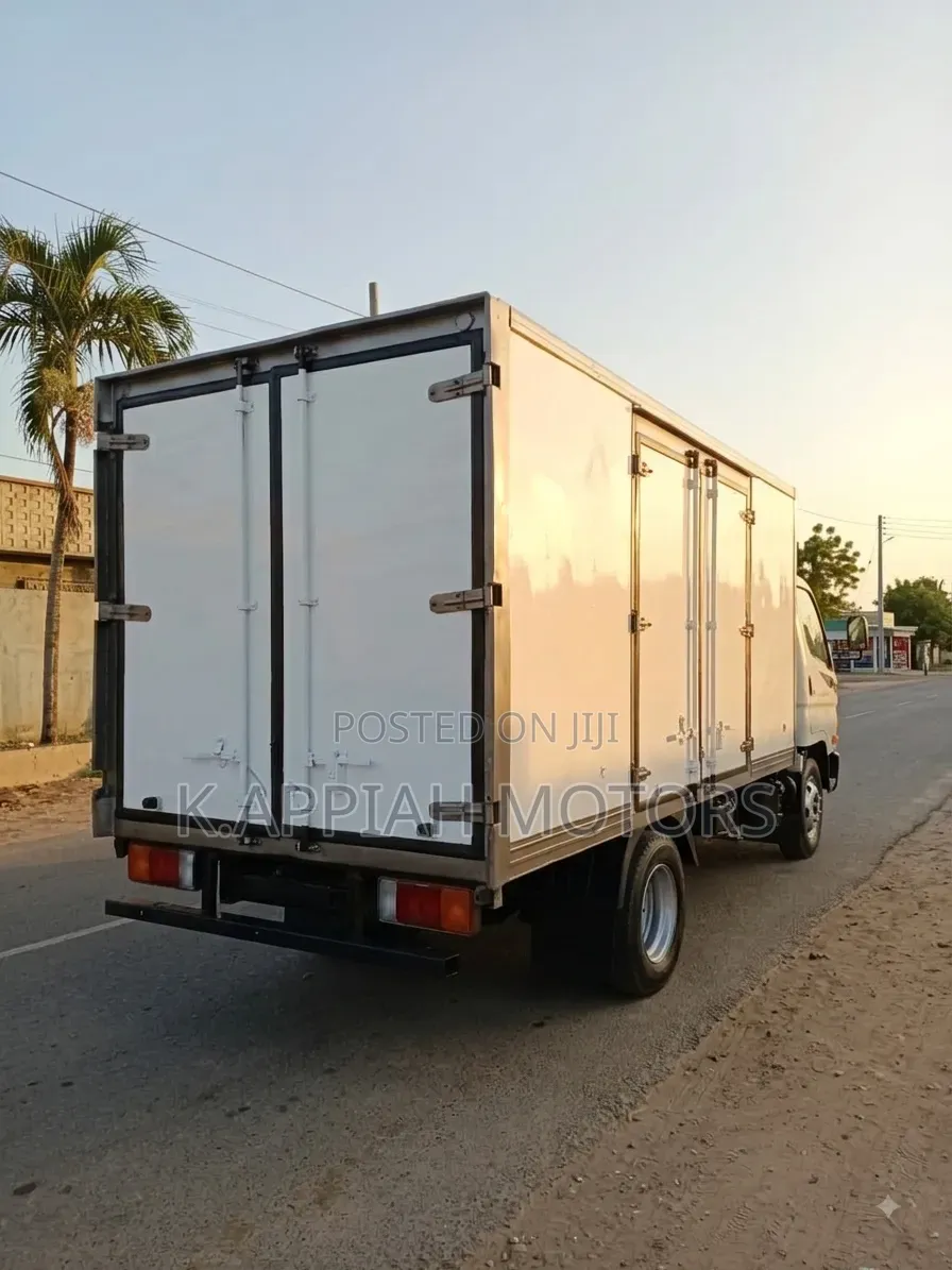 Hyundai E-Mighty Container