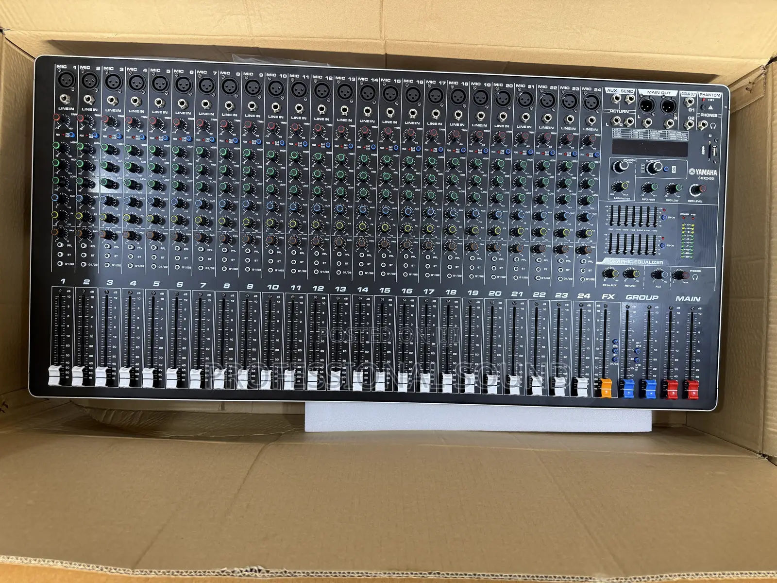 Yamaha SMX-2400 24-Channel Professional Analog Audio Mixer