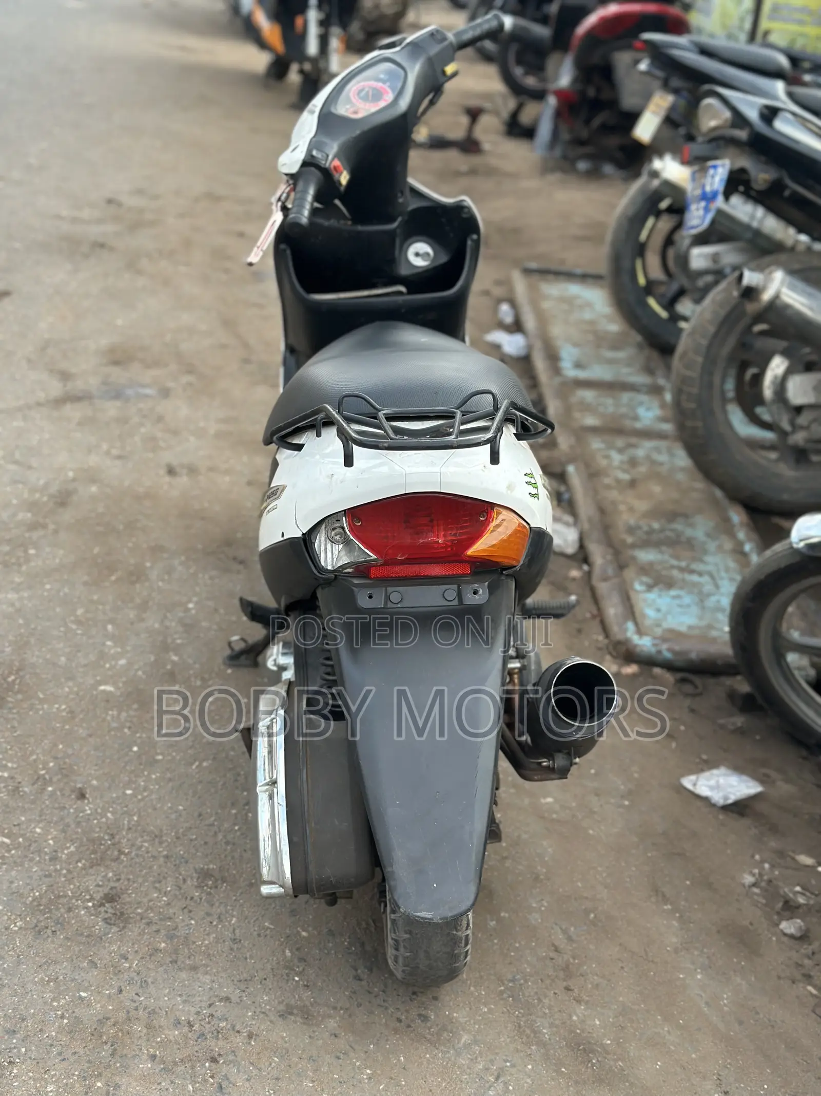 Suzuki 2022 White