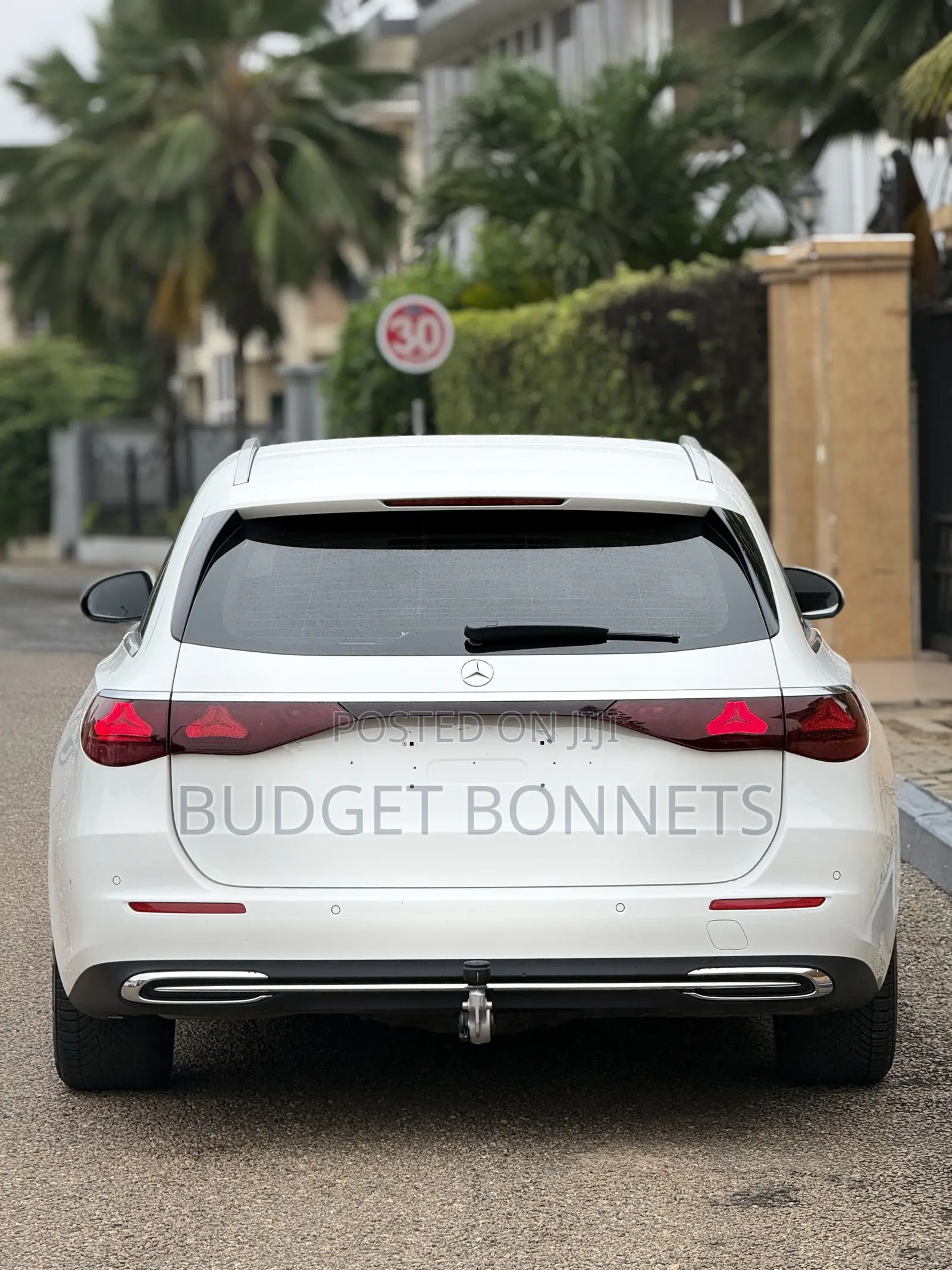 Mercedes-Benz E200 2025 White