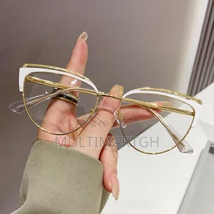 Ladies Cat-Eye Photochromic and Anti-Blue Light Spectacles