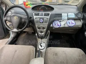 Toyota Belta 2011 Silver
