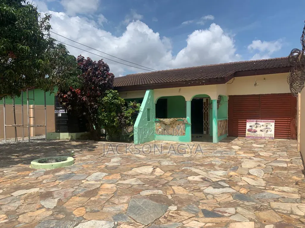 Three Bedrooms House for Sale