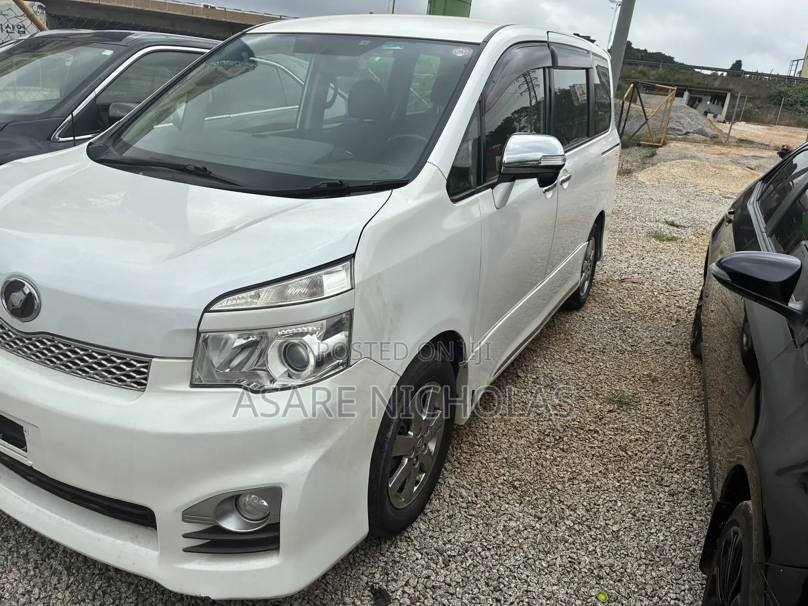 Toyota Voxy 2013 White