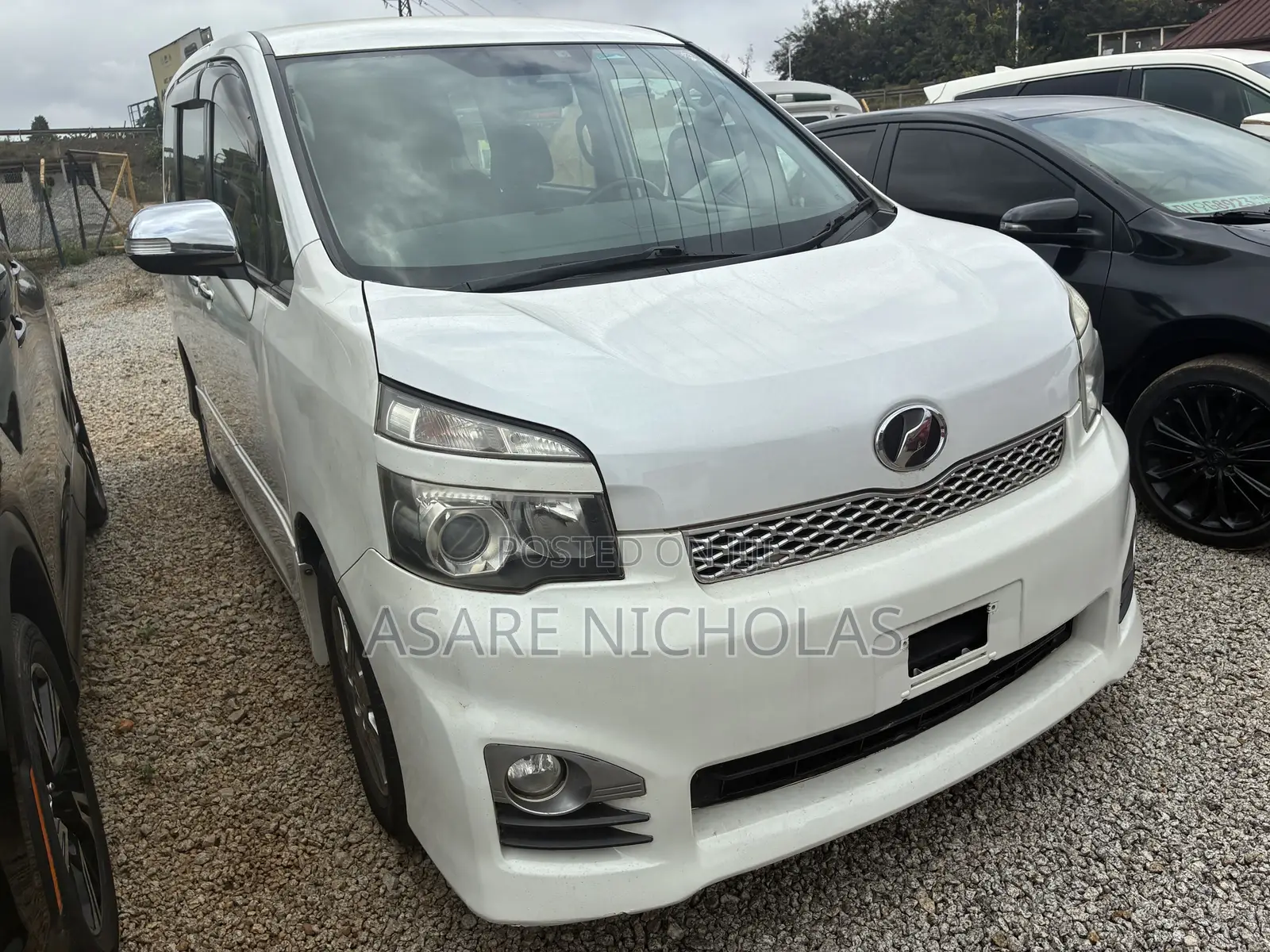 Toyota Voxy 2013 White