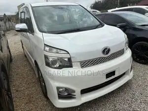Toyota Voxy 2013 White