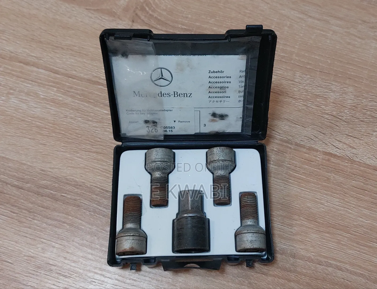 Original Mercedes-Benz Wheel Locks for Light-Alloy Wheels.