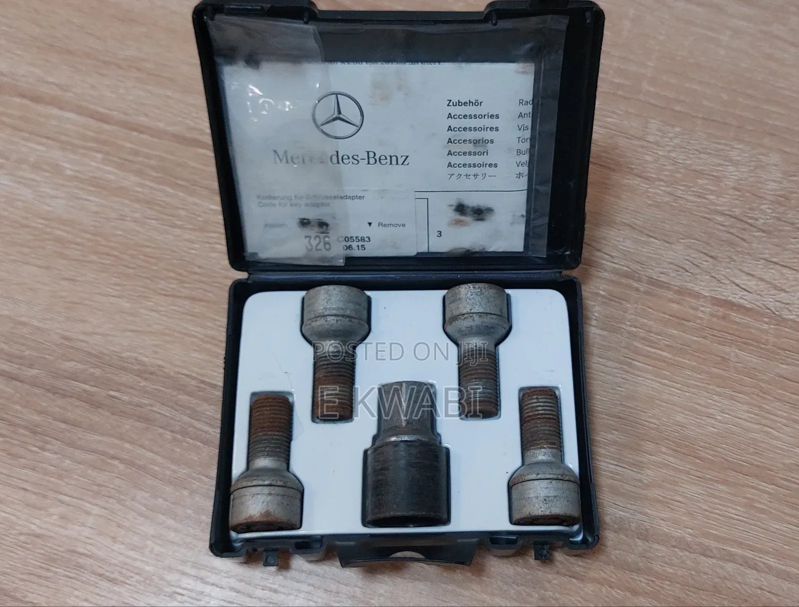 Original Mercedes-Benz Wheel Locks for Light-Alloy Wheels.