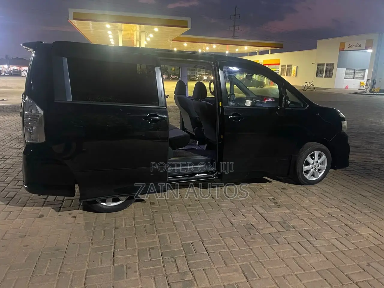 Toyota Voxy 2010 Black