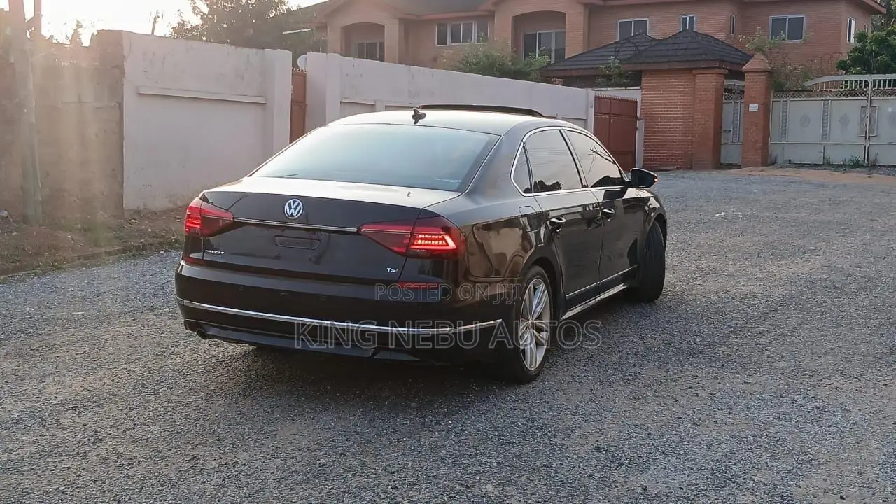 Volkswagen Passat 2.0T Wolfsburg Edition 2019 Blue