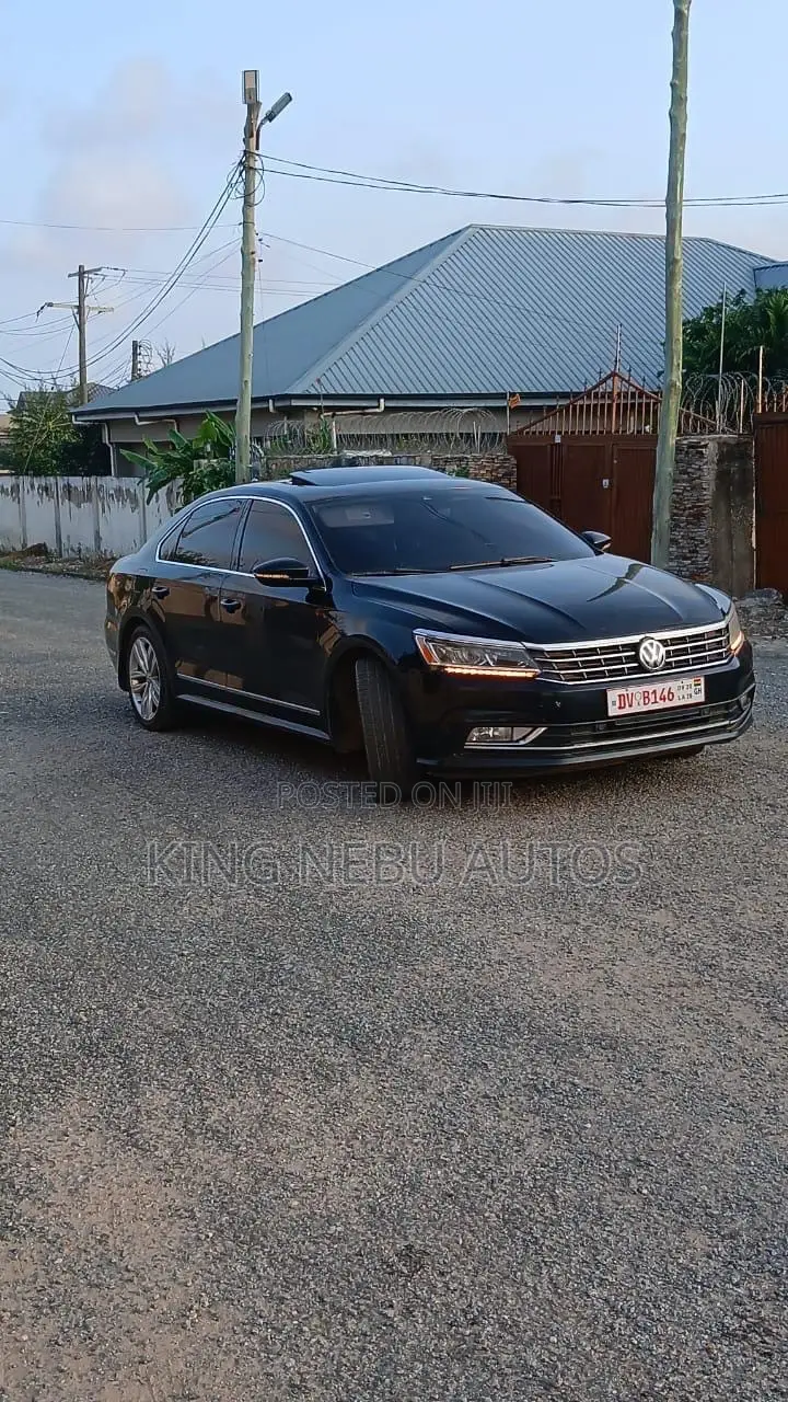 Volkswagen Passat 2.0T Wolfsburg Edition 2019 Blue