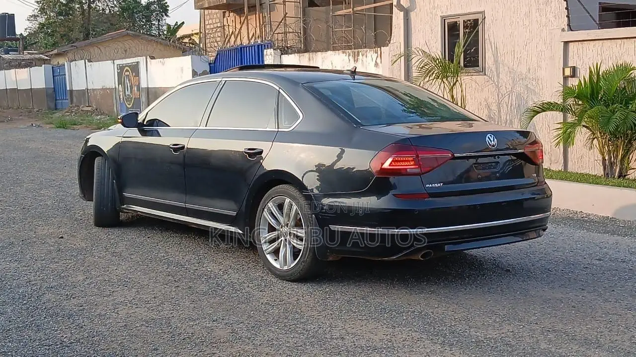 Volkswagen Passat 2.0T Wolfsburg Edition 2019 Blue