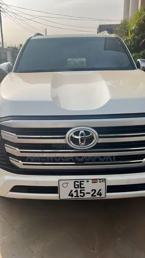 Toyota Land Cruiser LC300 2024 White