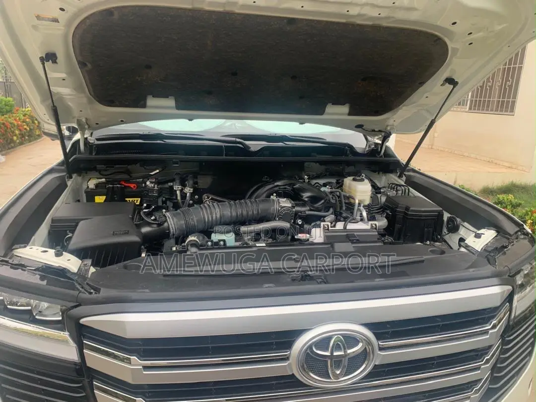 Toyota Land Cruiser LC300 2024 White