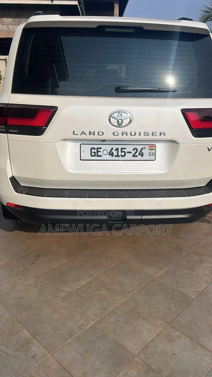 Toyota Land Cruiser LC300 2024 White