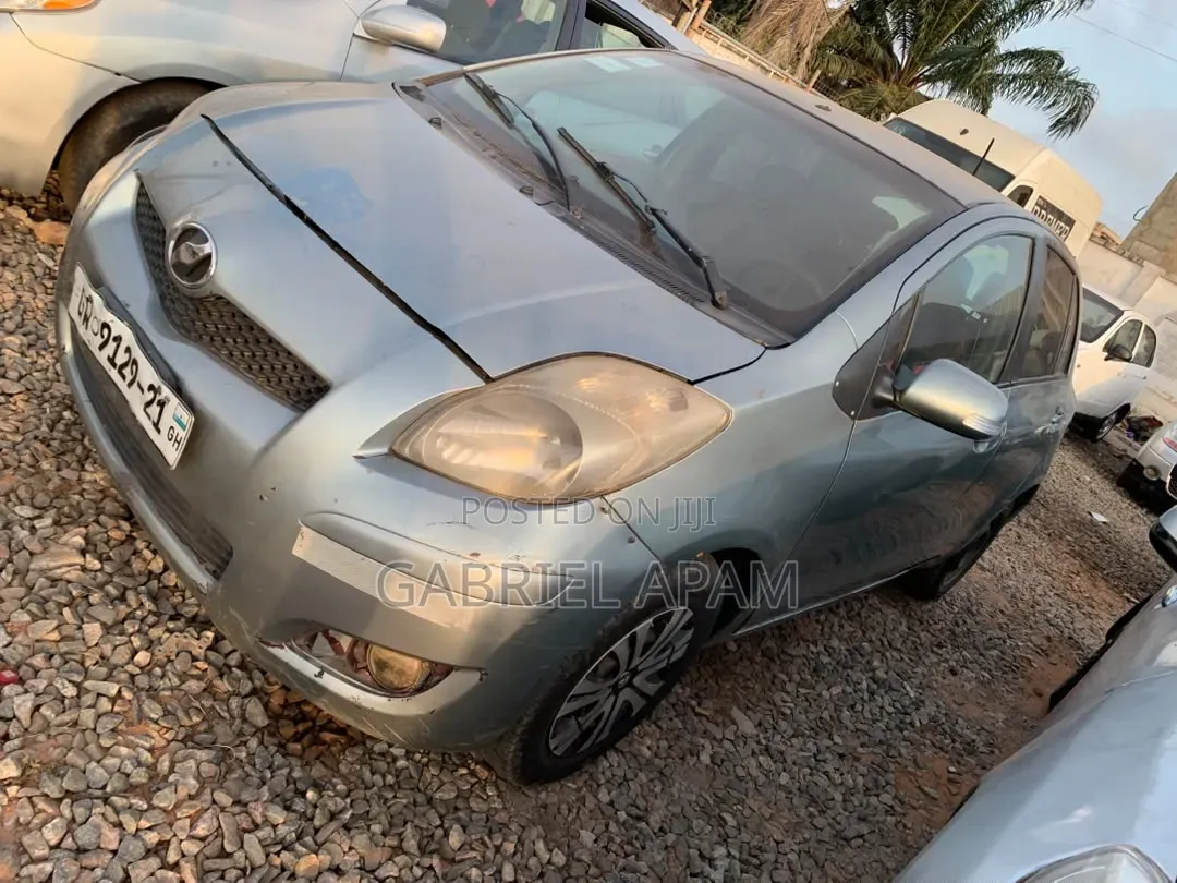Toyota Vitz 2010 Gray