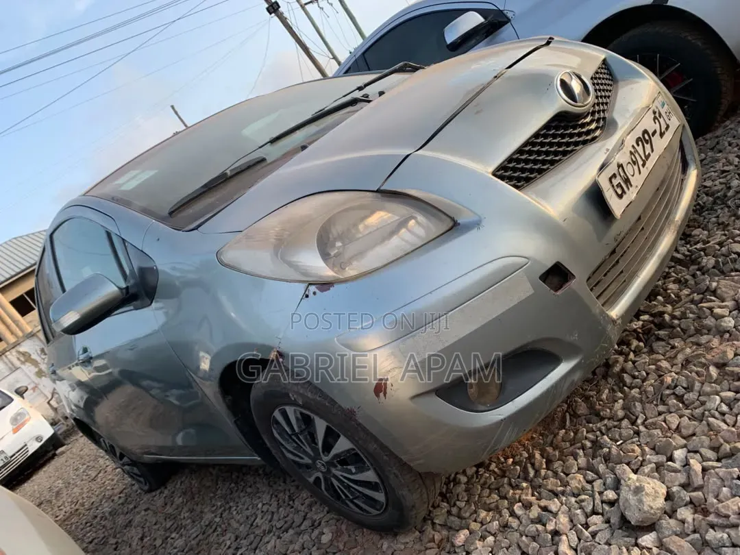 Toyota Vitz 2010 Gray