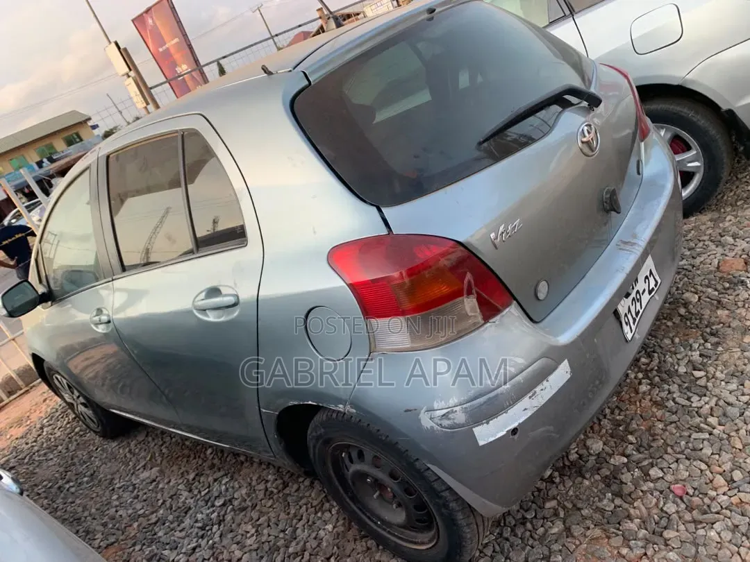 Toyota Vitz 2010 Gray