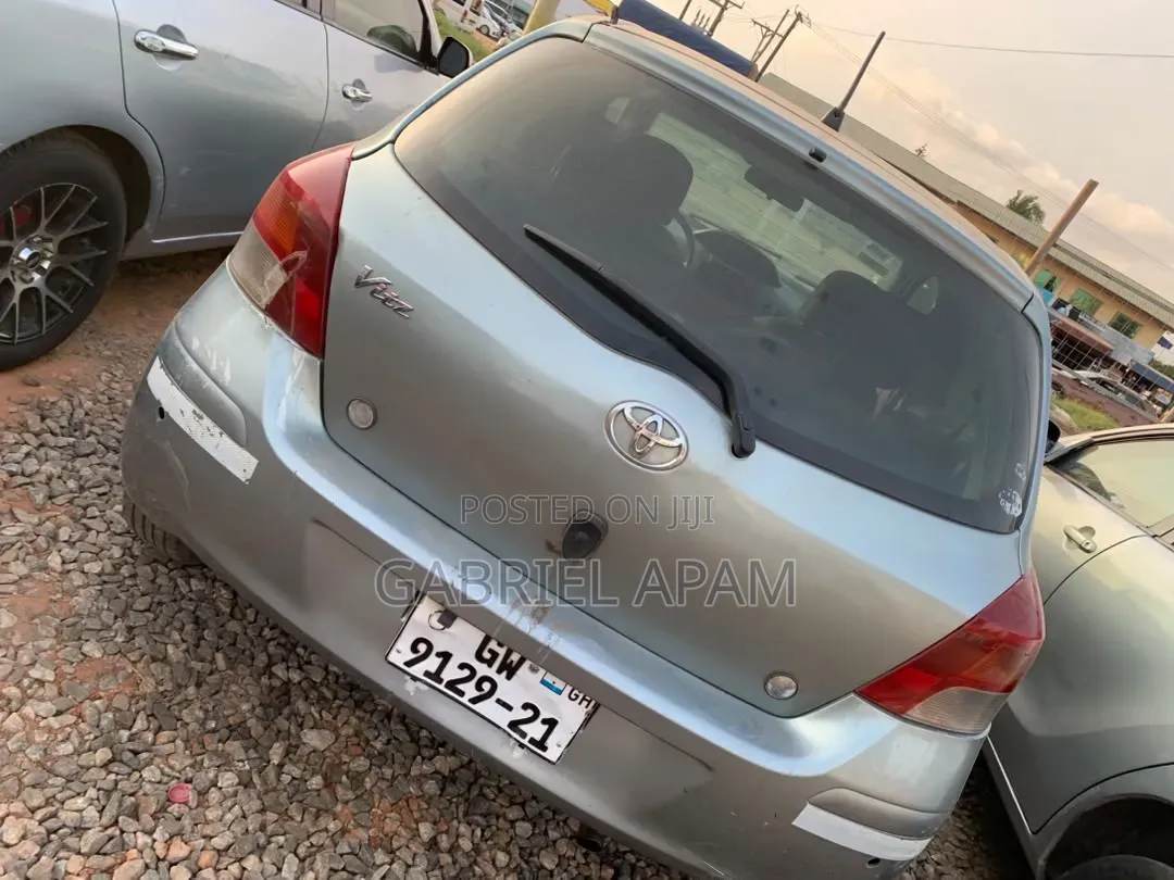 Toyota Vitz 2010 Gray
