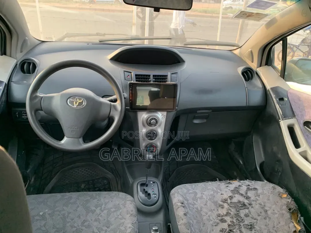 Toyota Vitz 2010 Gray