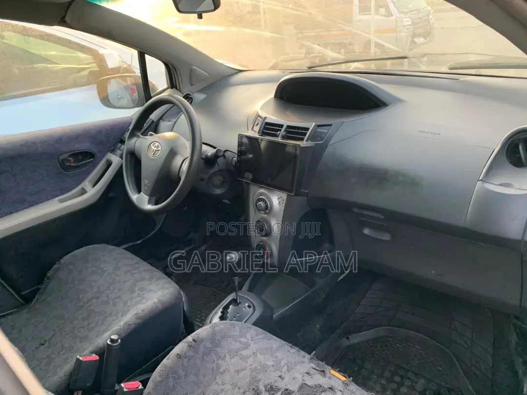 Toyota Vitz 2010 Gray