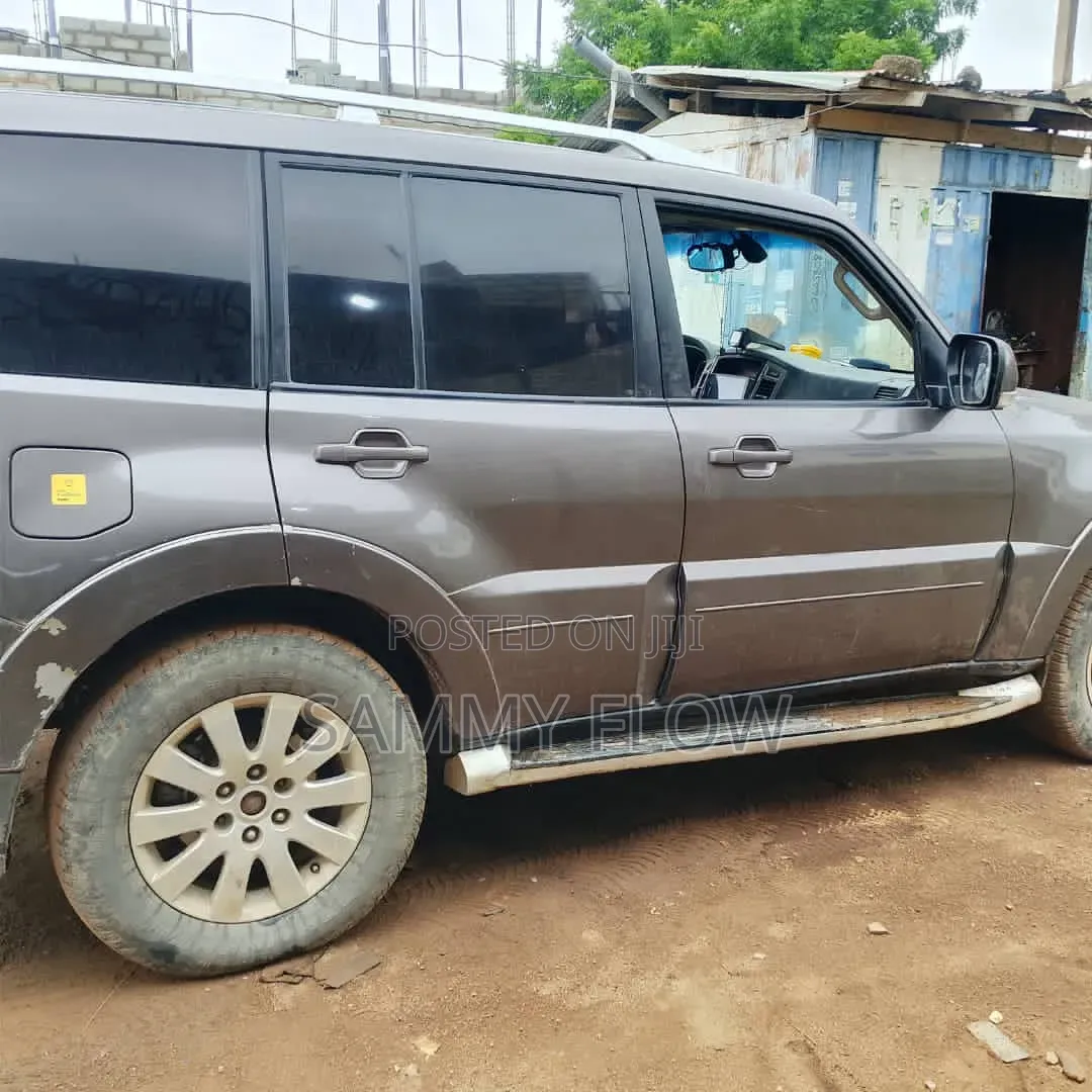 Mitsubishi Pajero 2008 Gray