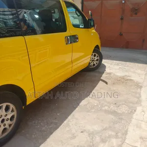 Hyundai Starex 2014 Yellow