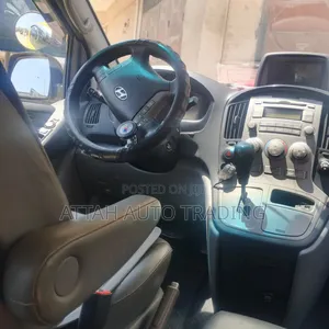 Hyundai Starex 2014 Yellow