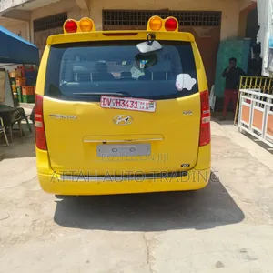Hyundai Starex 2014 Yellow