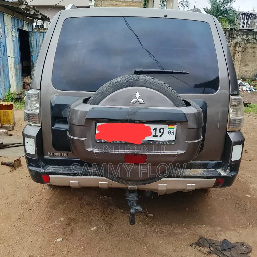 Mitsubishi Pajero 2008 Gray