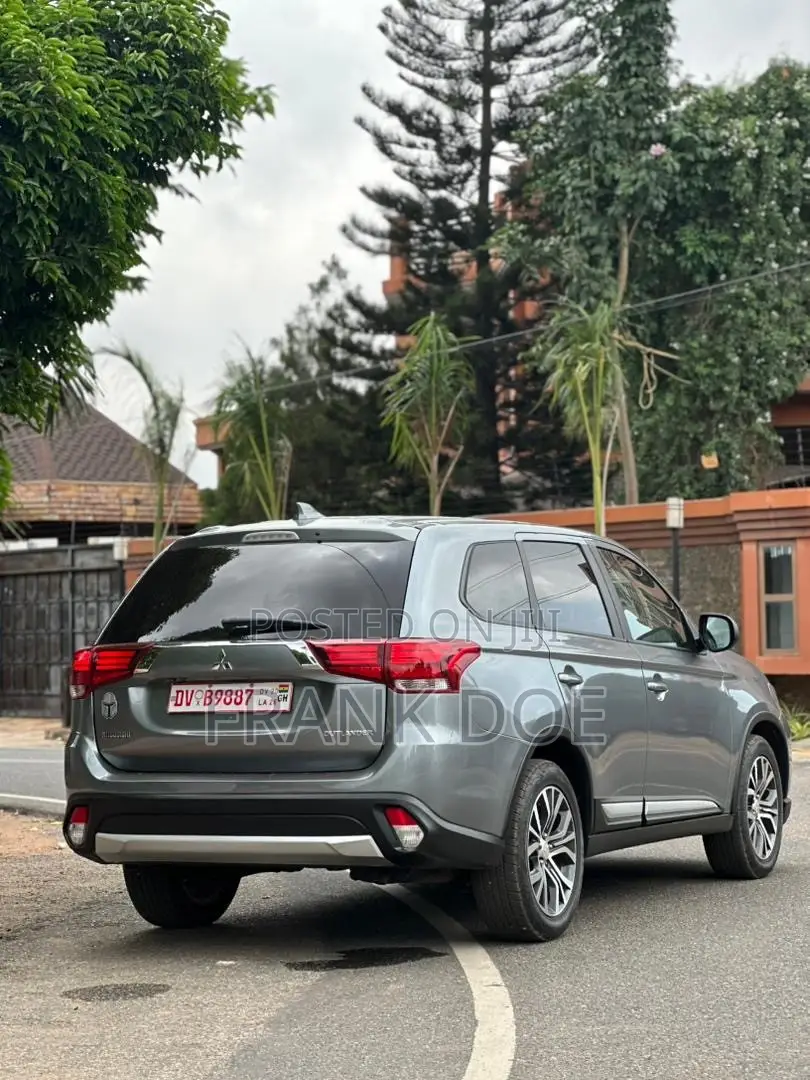 Mitsubishi Outlander 2017 Gray