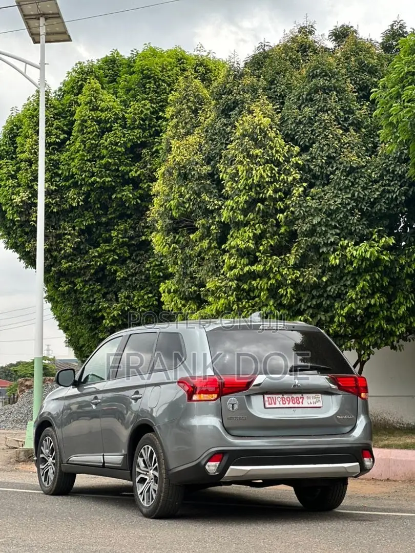 Mitsubishi Outlander 2017 Gray