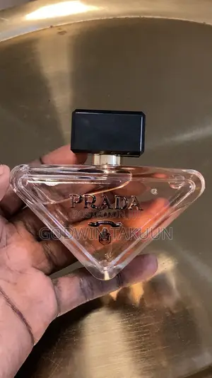 PRADA Paradoxe
