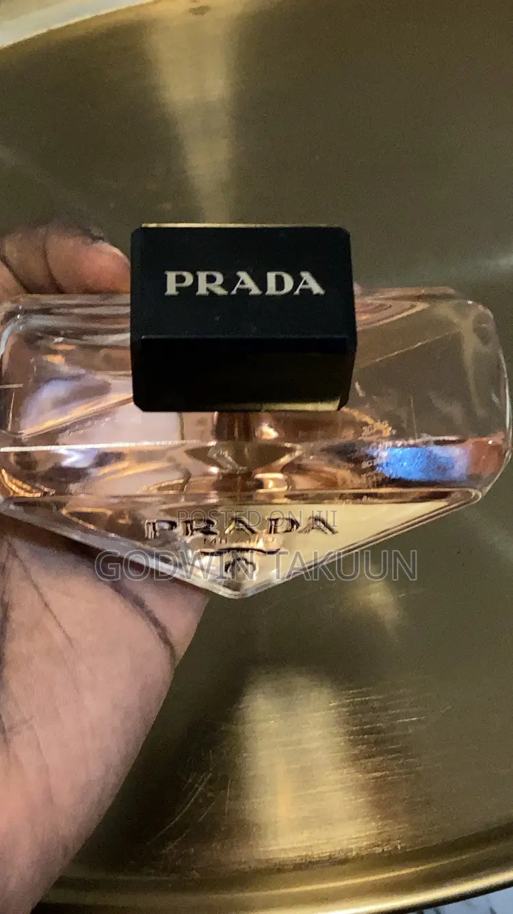PRADA Paradoxe