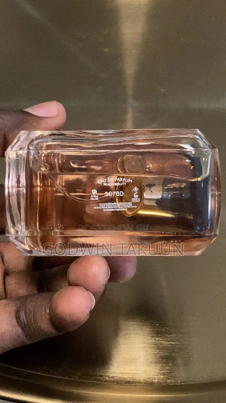 PRADA Paradoxe