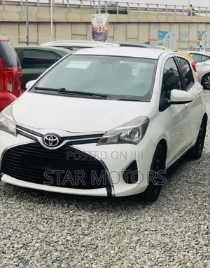 Toyota Yaris LE Hatchback 5dr 2015 White
