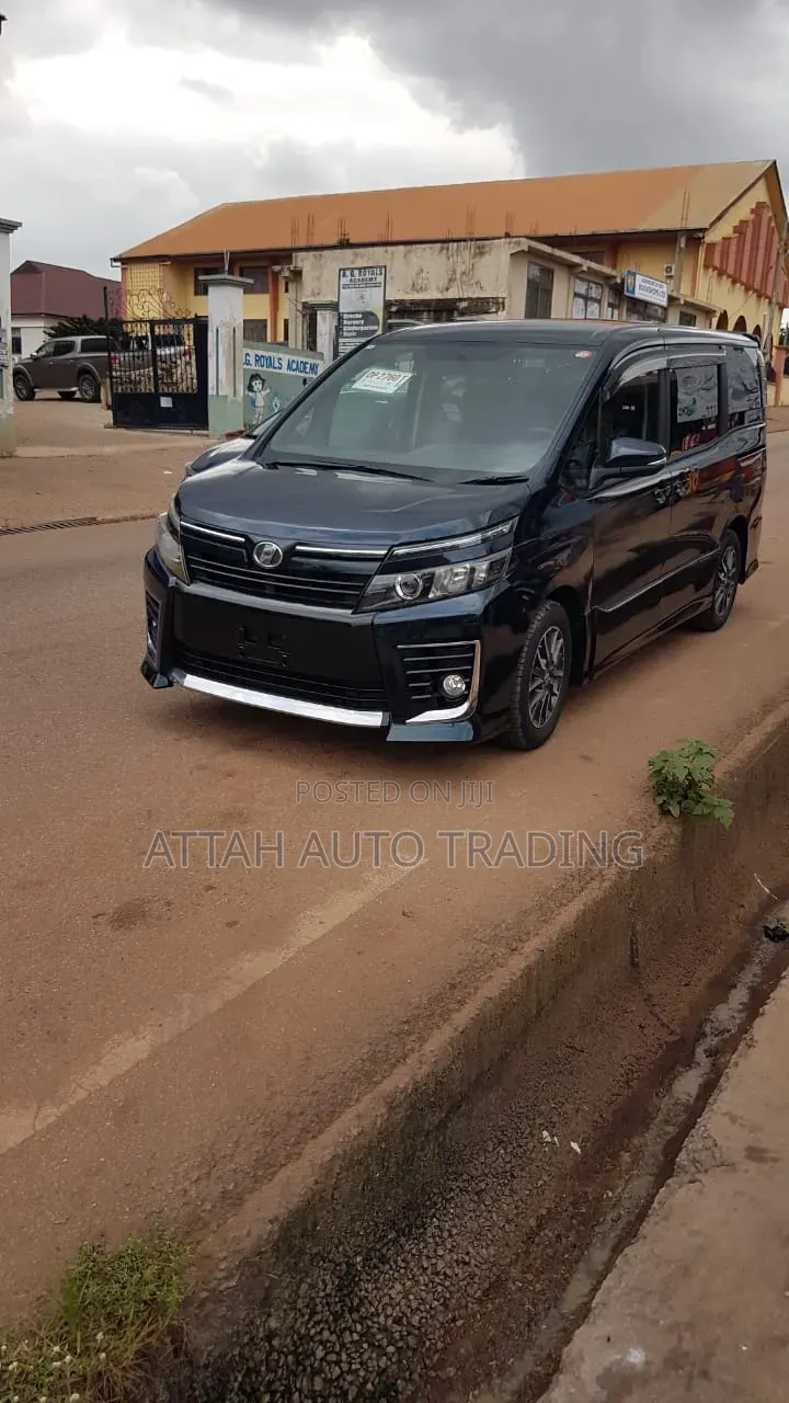 Toyota Voxy 2014 Black