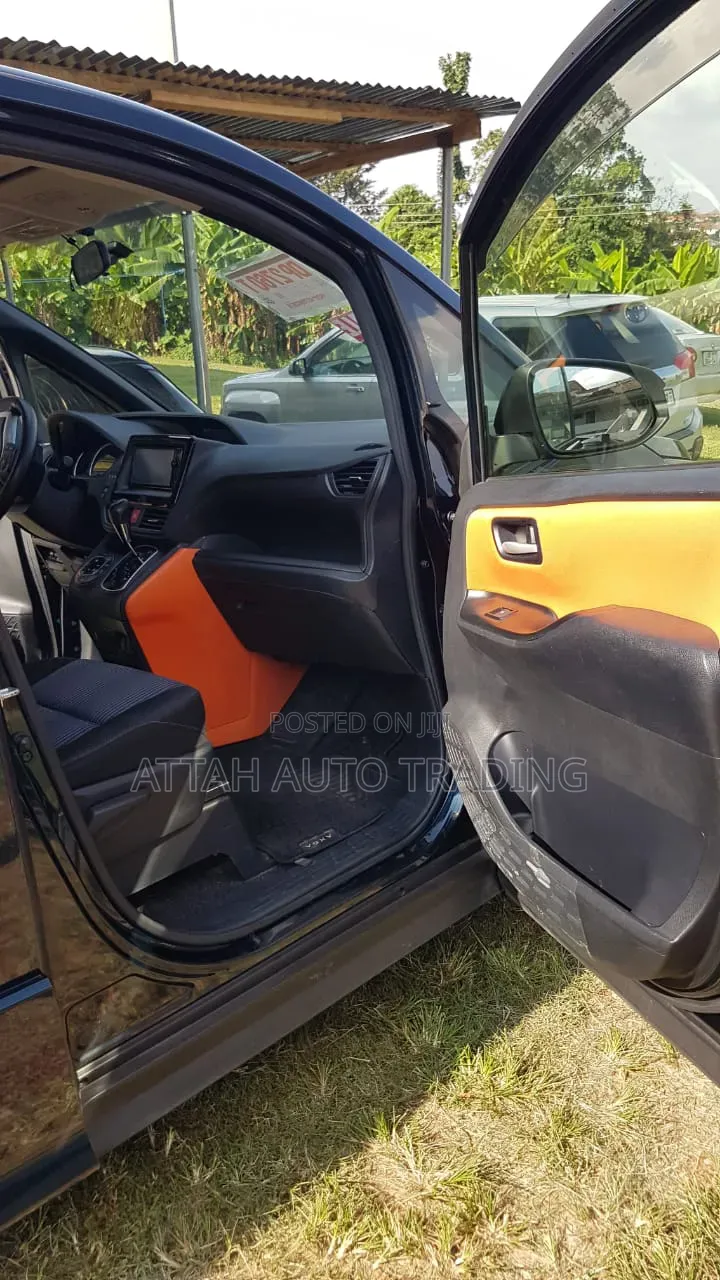 Toyota Voxy 2014 Black