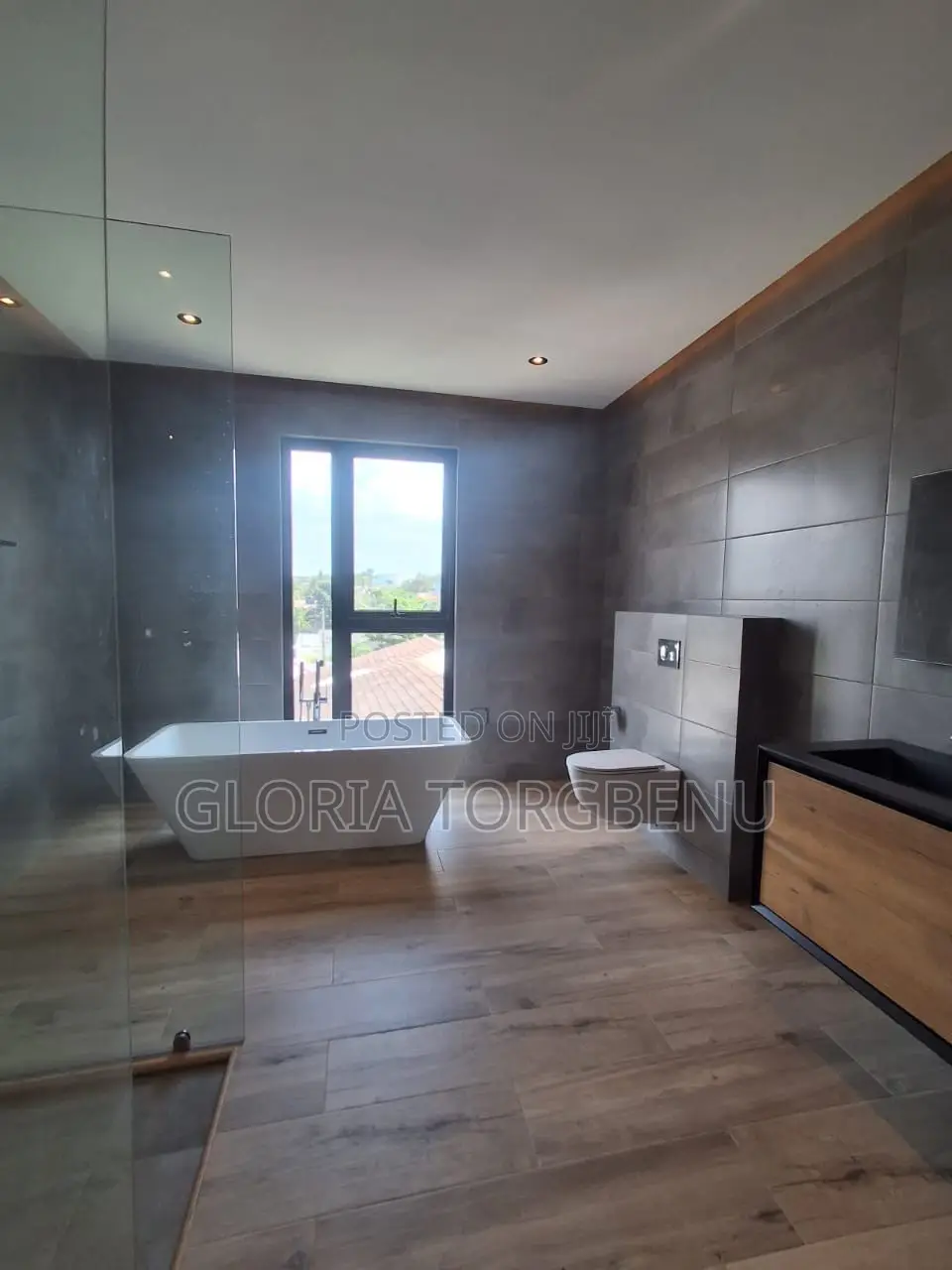 4bdrm House in Dzorwulu for sale