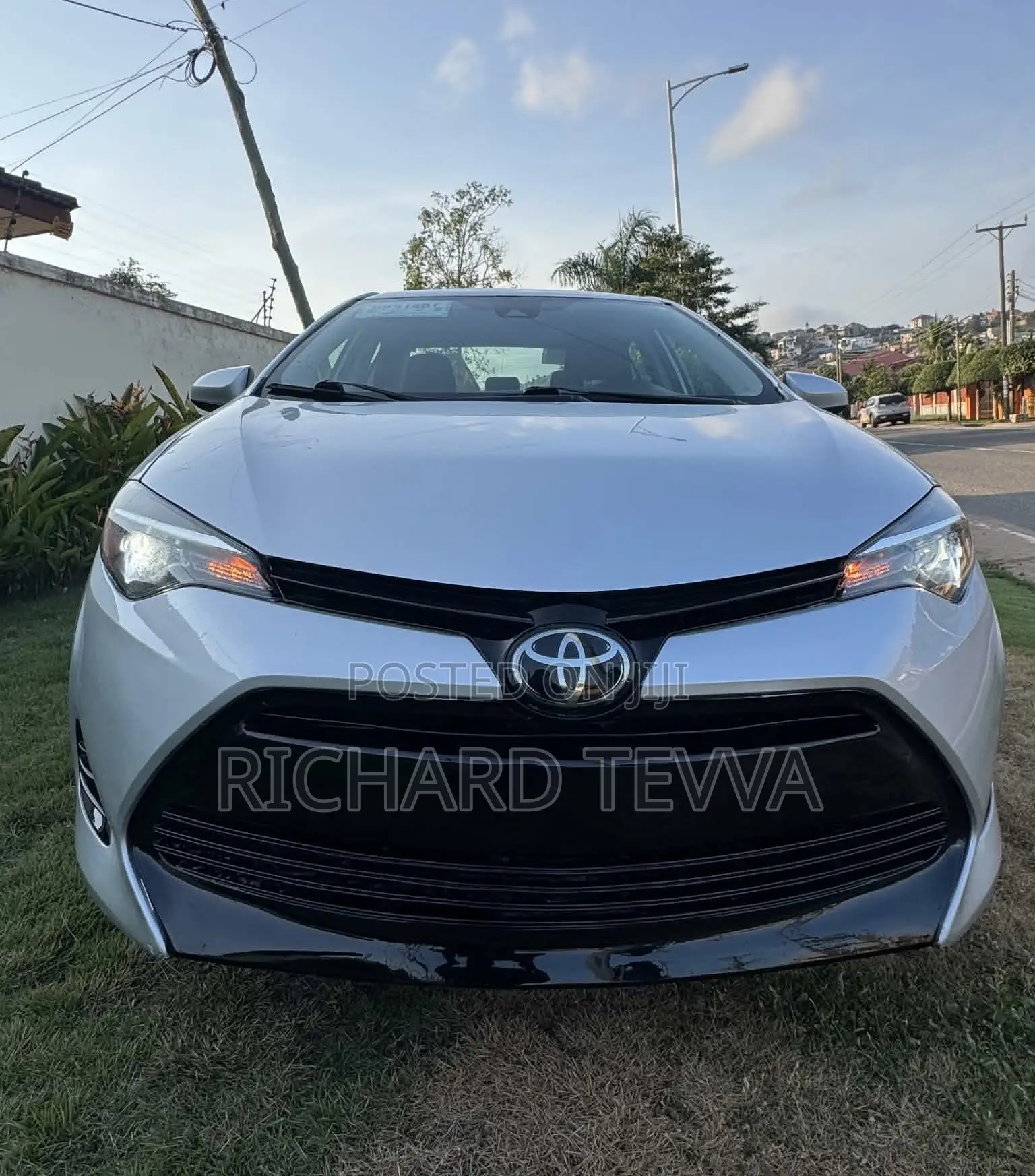 Toyota Corolla LE Eco (1.8L 4cyl 2A) 2018 Silver