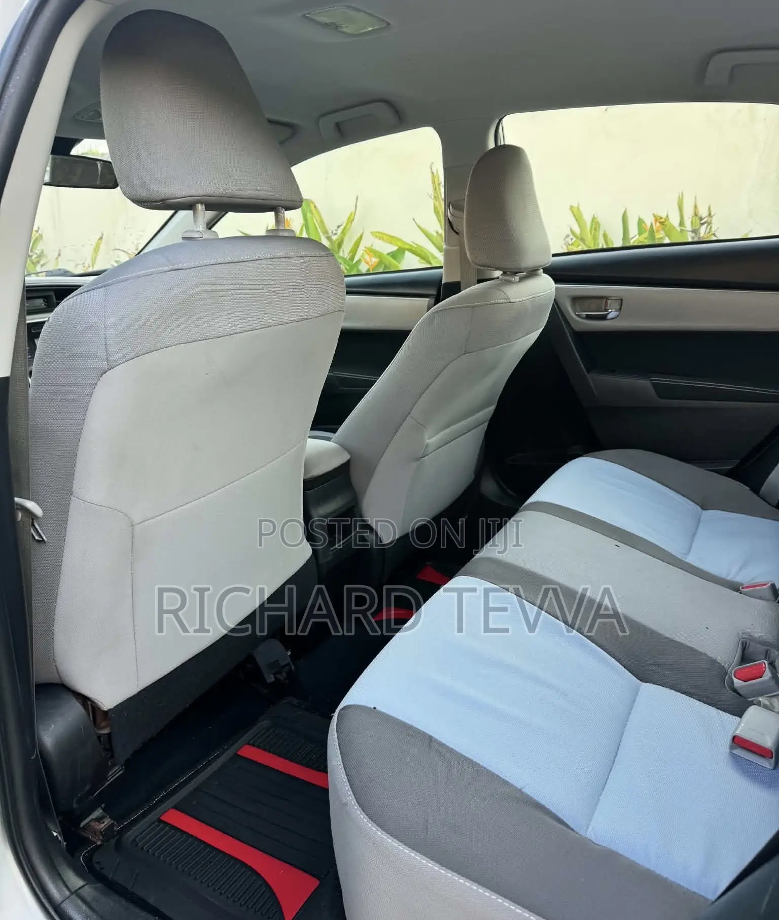 Toyota Corolla LE Eco (1.8L 4cyl 2A) 2018 Silver