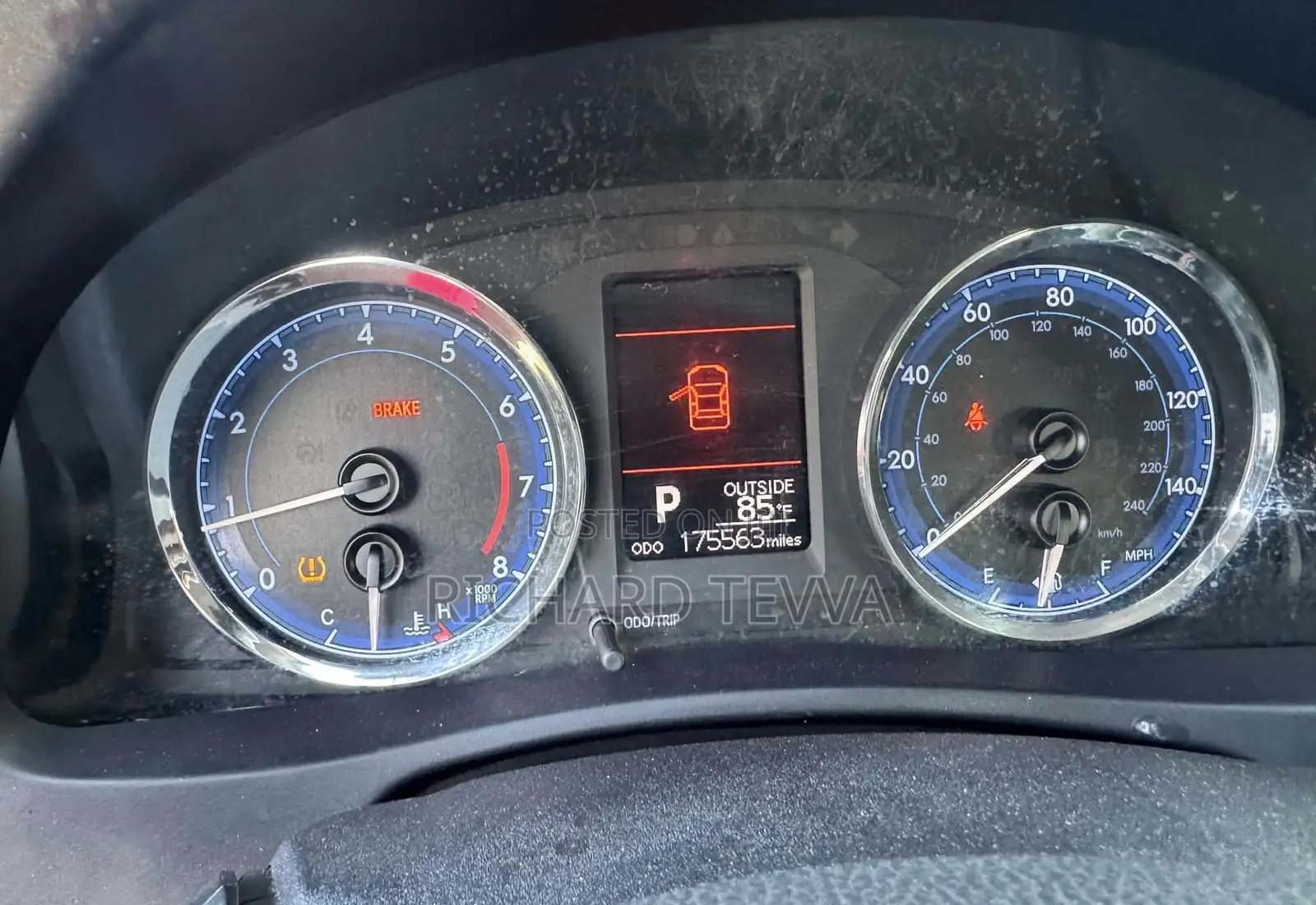 Toyota Corolla LE Eco (1.8L 4cyl 2A) 2018 Silver