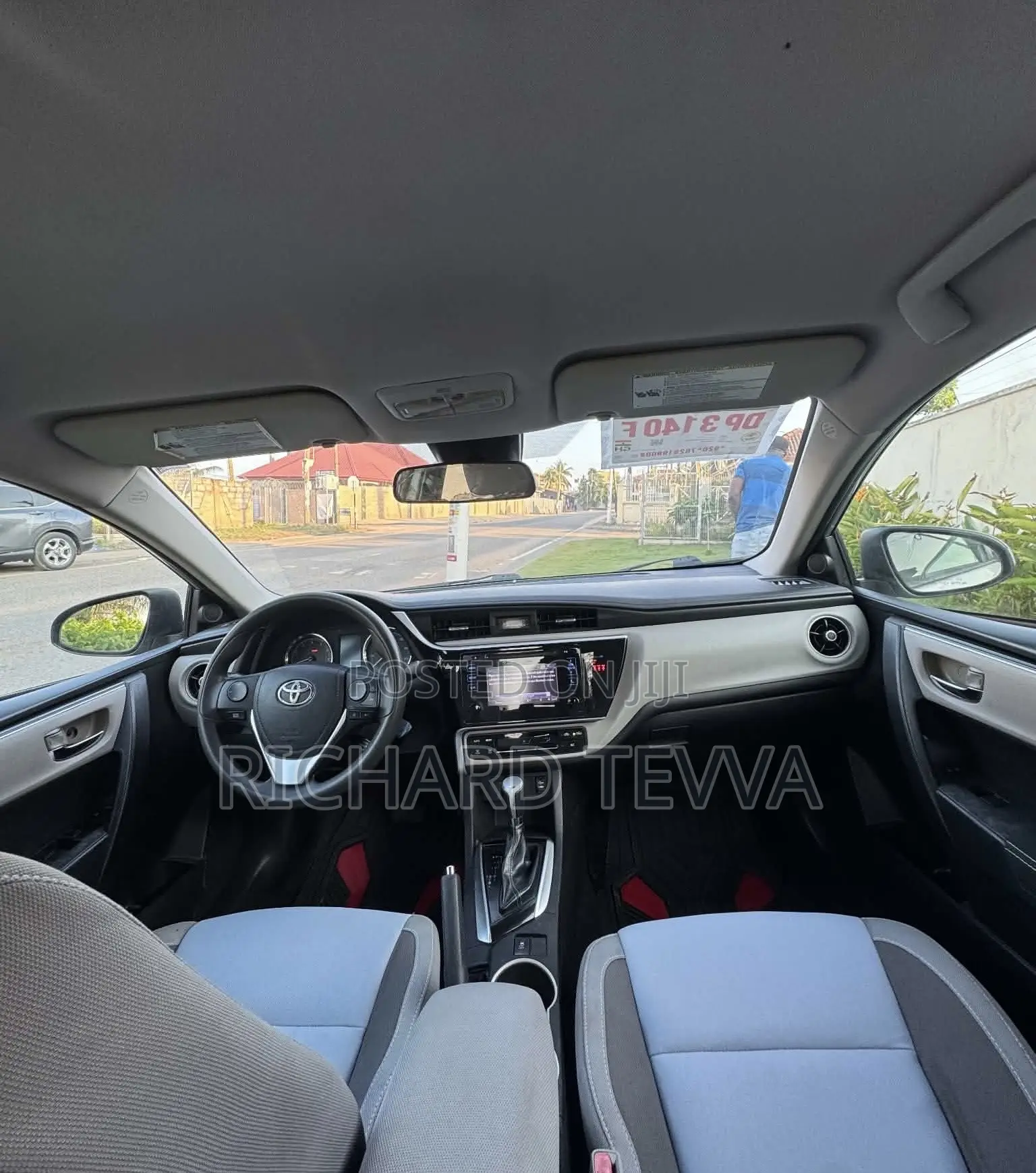Toyota Corolla LE Eco (1.8L 4cyl 2A) 2018 Silver