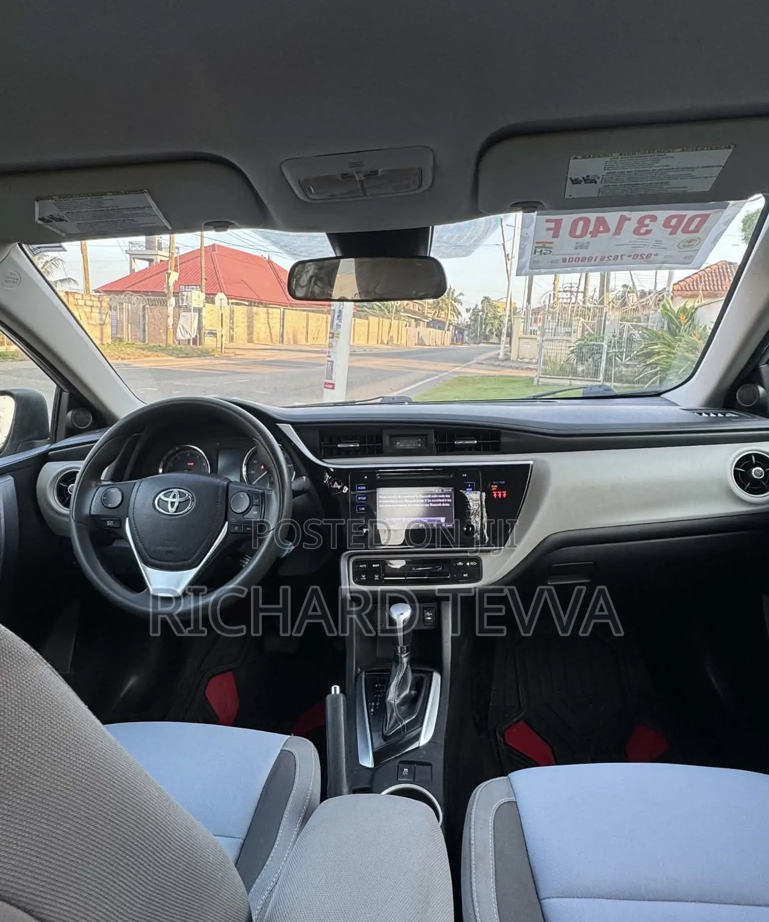 Toyota Corolla LE Eco (1.8L 4cyl 2A) 2018 Silver