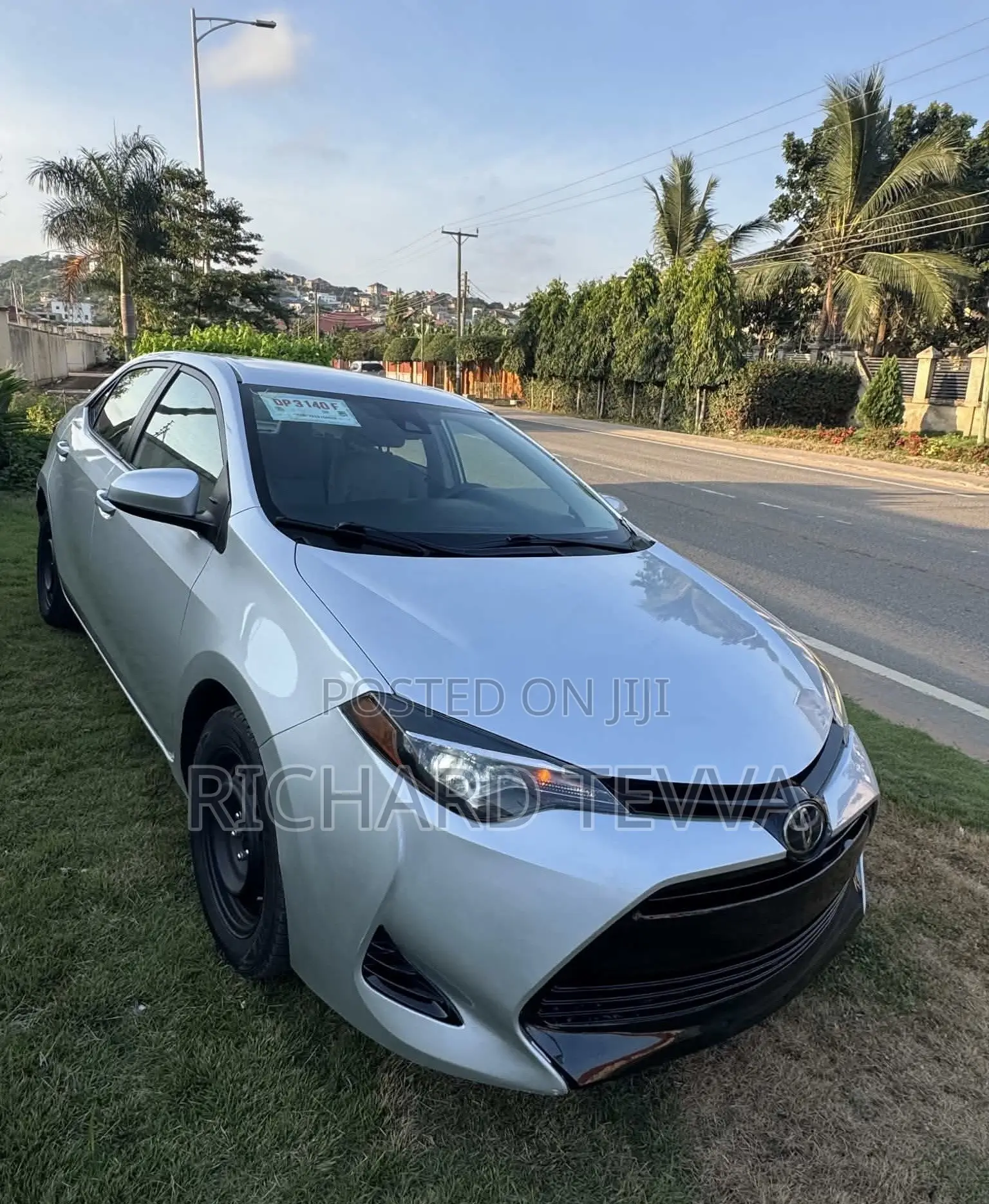 Toyota Corolla LE Eco (1.8L 4cyl 2A) 2018 Silver