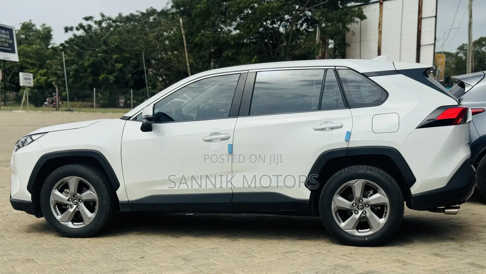 Toyota RAV4 Limited 2022 White